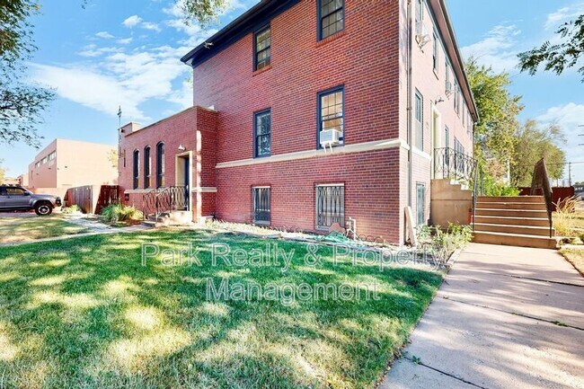 Building Photo - 1301 W Dakota Ave
