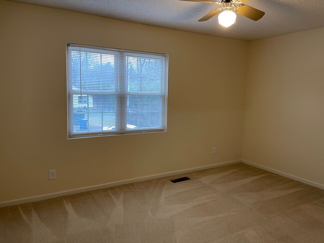 Building Photo - Move In Ready! $1195.00/month