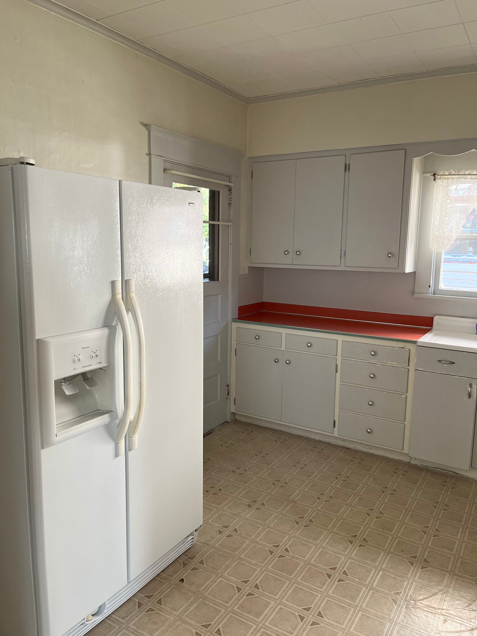Kitchen - 657 Florence Ave