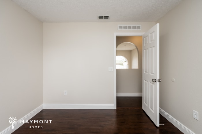 Building Photo - 561 Brown Bear Way