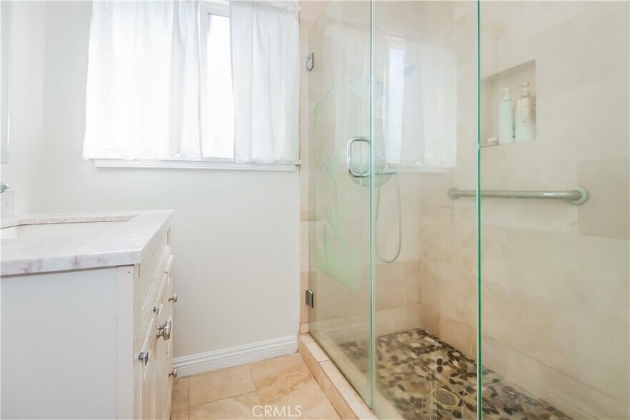 Building Photo - 15011 Hartland St