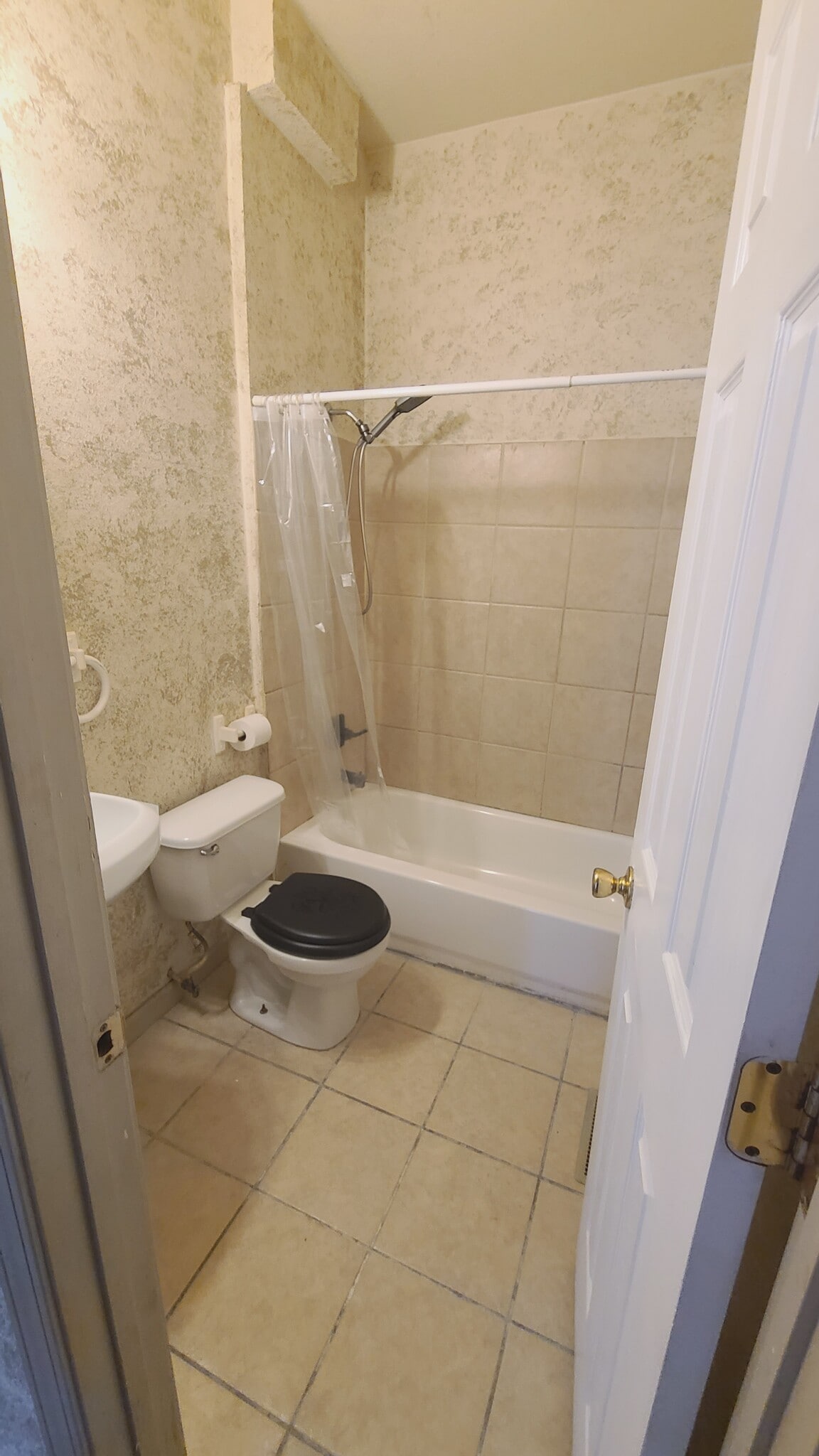 Bath - 2029 Bryan Ave