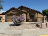 Building Photo - House For Rent