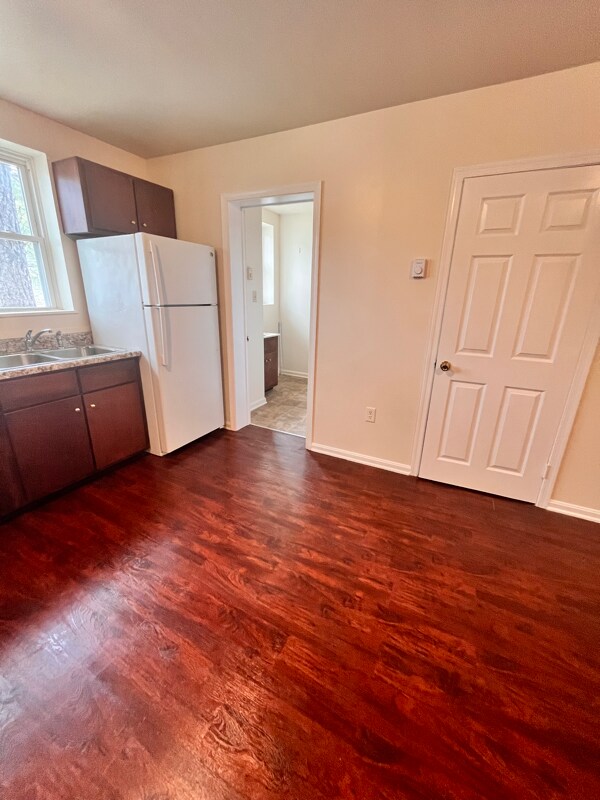 Building Photo - 213 W Court St