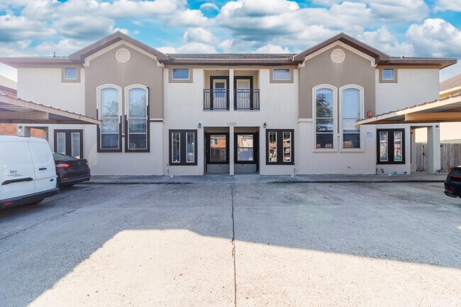 Primary Photo - 1303 W Fig Ave