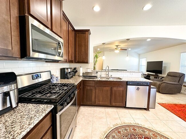 Building Photo - 125 Beech Creek Ln