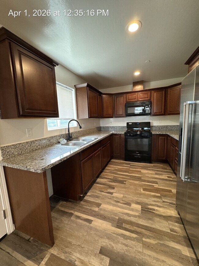 Building Photo - Charming 4 Bedroom House For Rent!!