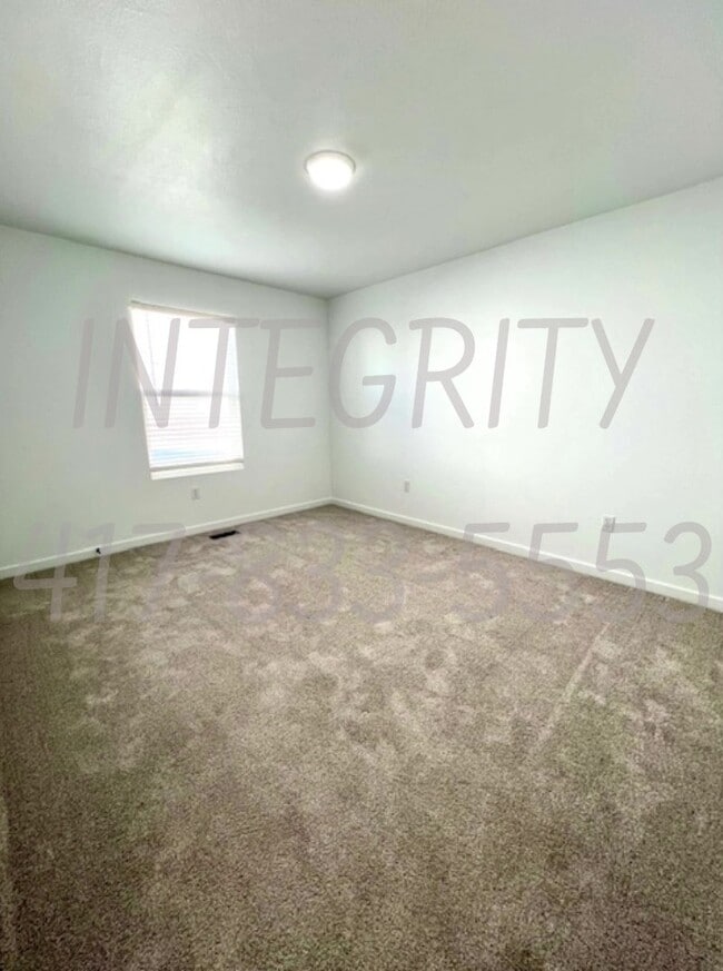 Building Photo - 800 Hoffman Hills Blvd