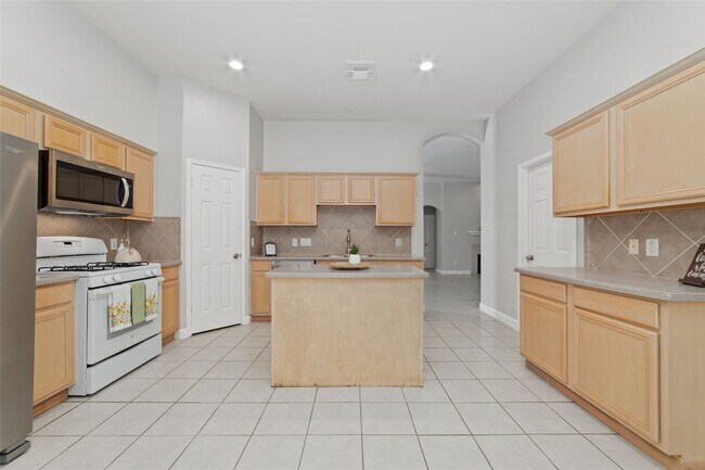 Building Photo - 8503 Ivanhoe Springs Dr