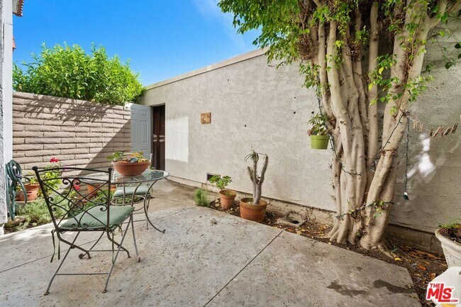 Building Photo - 27912 Ridgecove Ct N