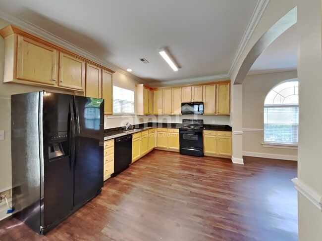 Building Photo - 16527 Ambassador Park Dr