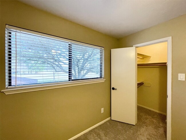Building Photo - 15006 Elmont Dr