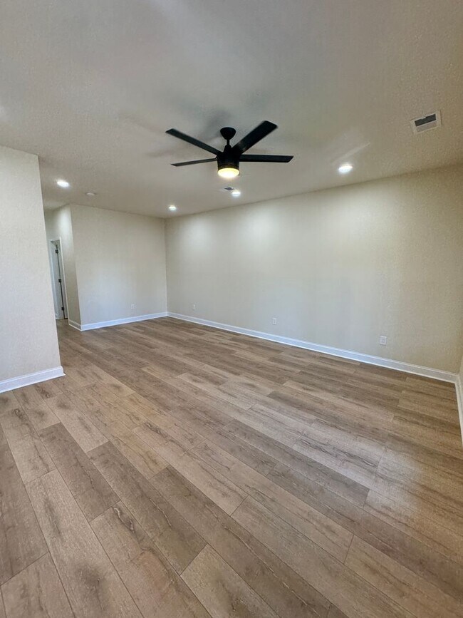 Building Photo - New 3 bed, 3.5 bath home across the Street from Meharry.  Modern upgraded kitchen and bathrooms. ...