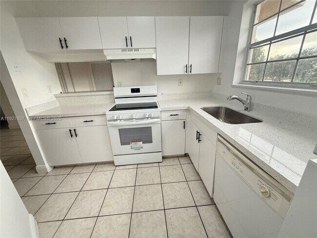 Building Photo - 1971 NW 96th Terrace