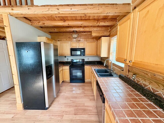 Building Photo - 413 Skyview Dr