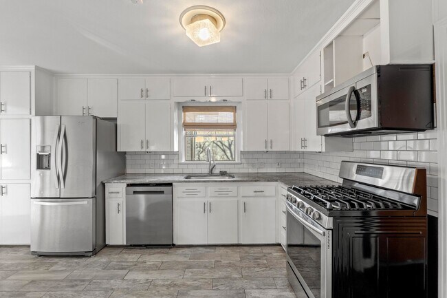 Building Photo - 1000 Arcadia Ave