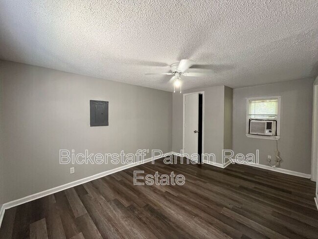 Building Photo - 826 Winston Rd
