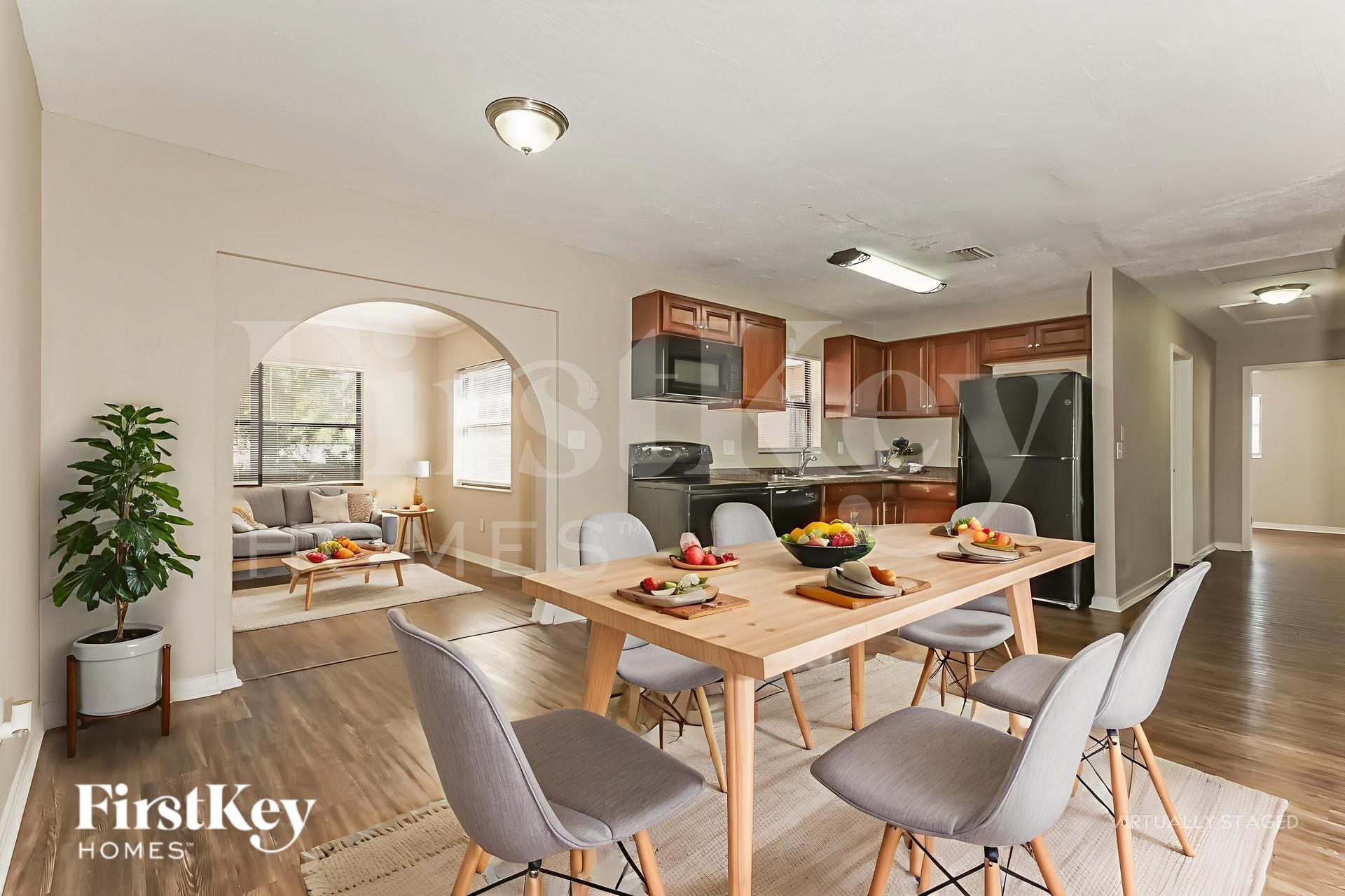 Building Photo - 3408 E Knollwood St