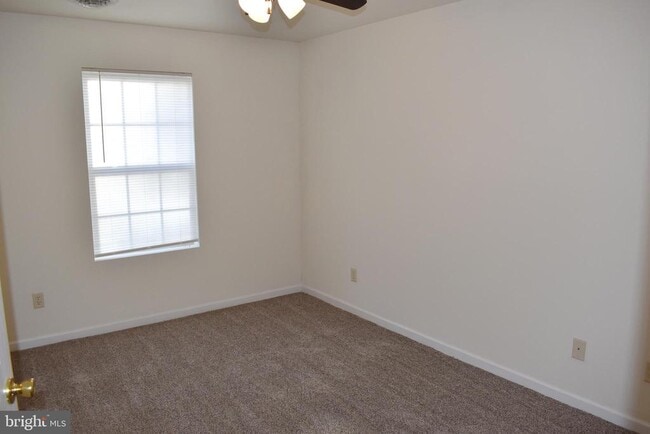 Building Photo - 2807 Roosevelt Dr