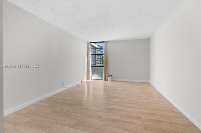 Building Photo - 3401 N Country Club Dr