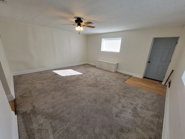 Building Photo - AVAILABLE SEPTEMBER - 1 BED 1 BATH