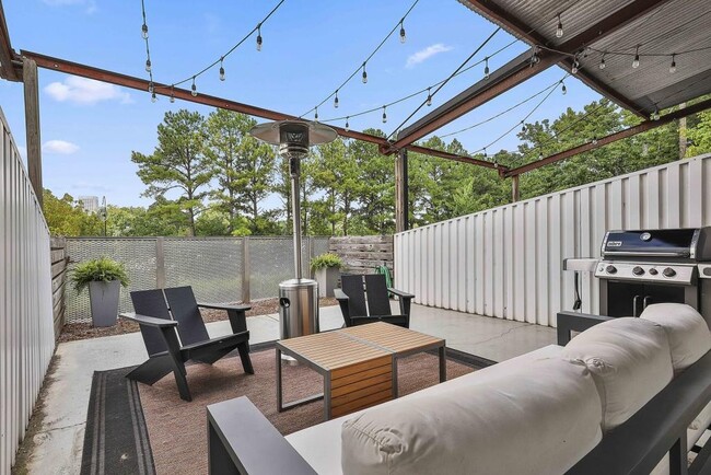 Building Photo - 675 Greenwood Ave NE