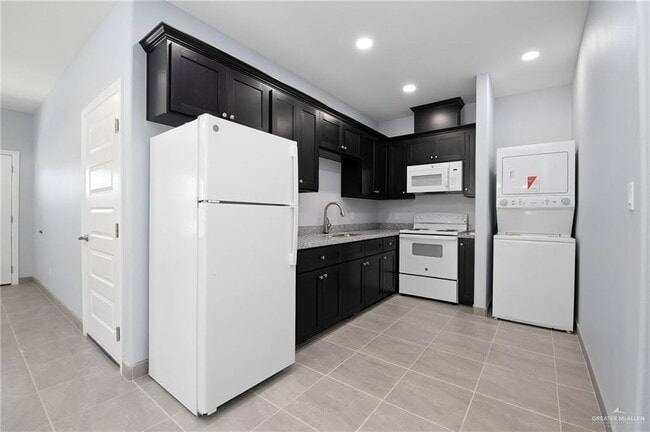 Building Photo - 2330 N Vly Cir
