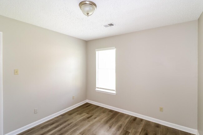 Building Photo - 4515 Kings Grant Dr