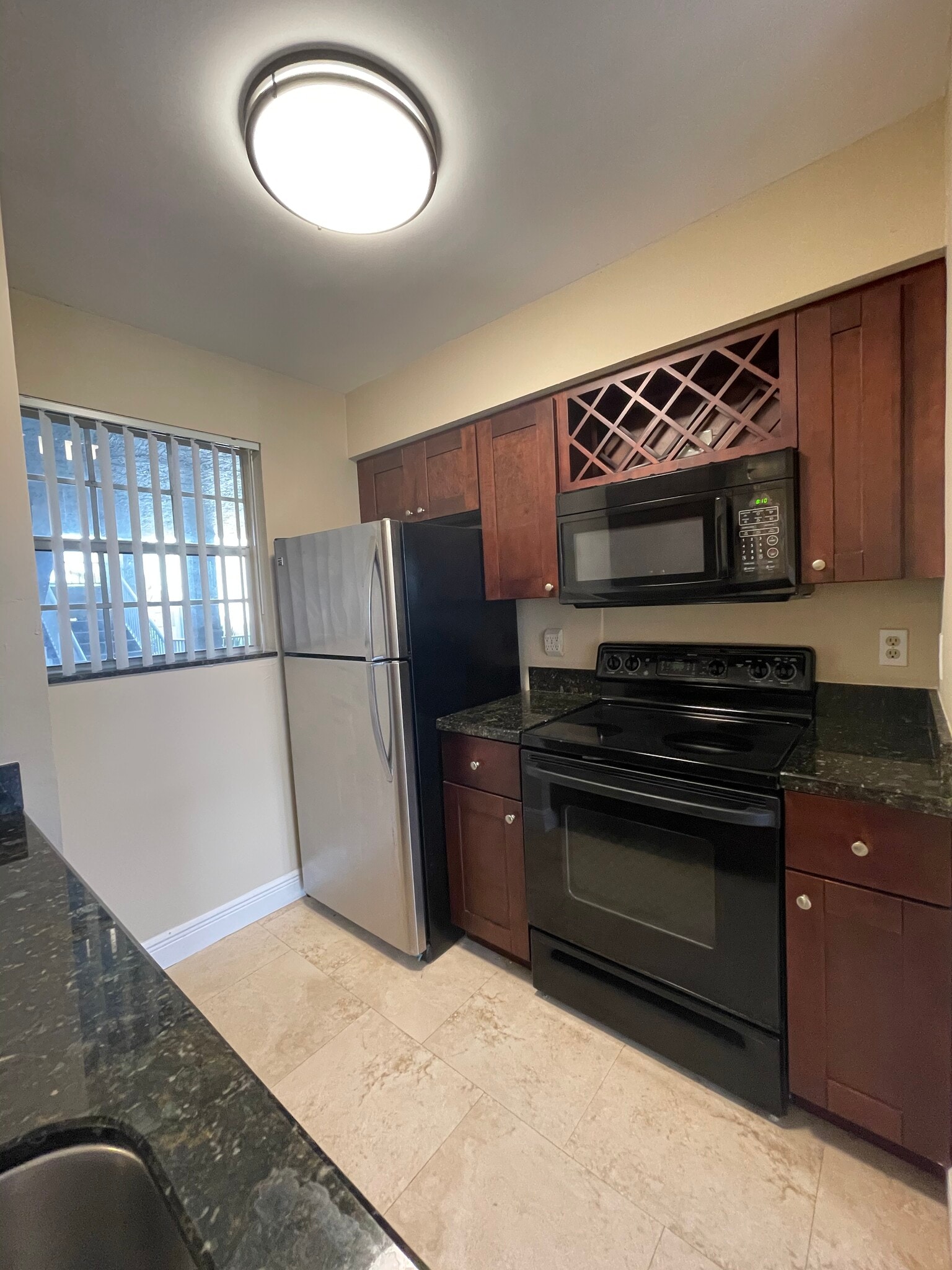 Building Photo - 2810 N Oakland Forest Dr