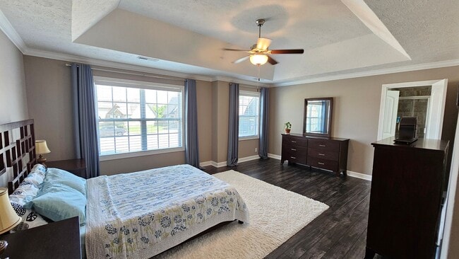 Building Photo - 6 Month Lease! Close to Exit 8 I-24! IMMACULATE!! 4 bed/2.5 Bath, 3 car garage/fenced in backyard...