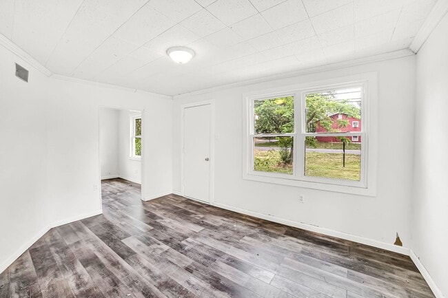 Building Photo - Coming Soon! Charming Cape Cod Near Coloni...
