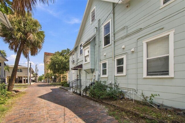 Building Photo - 524 3rd St N