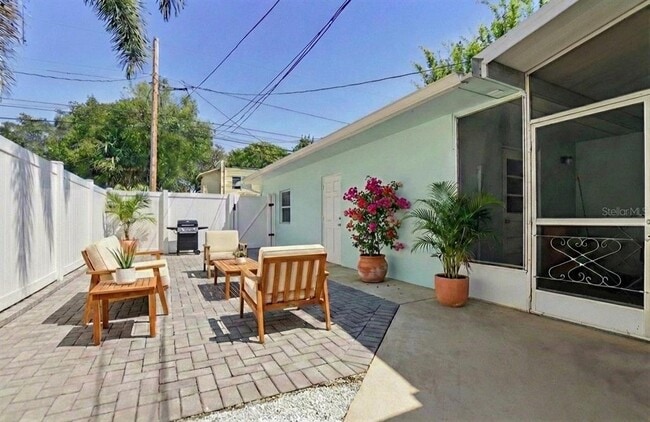 Building Photo - 811 26th Ave N