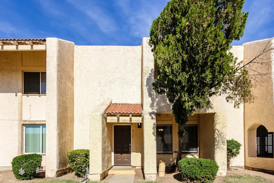 Primary Photo - 4325 W Solano Dr N