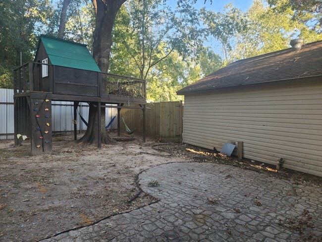 Building Photo - 9902 Kings Walk Round St