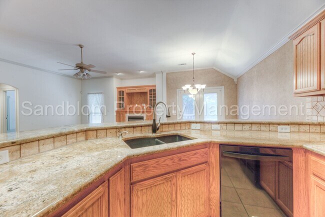 Building Photo - For Lease | Broken Arrow | Available Now!