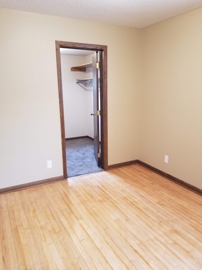 Building Photo - 1146 9th St N