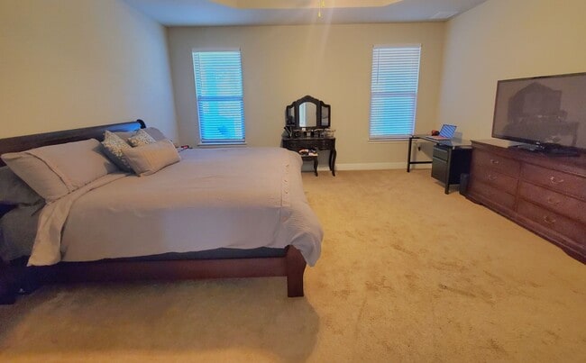 Building Photo - Spacious Open-Concept Home with New Fenced Backyard