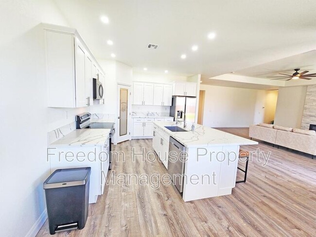 Building Photo - 6660 Stubblefield Dr