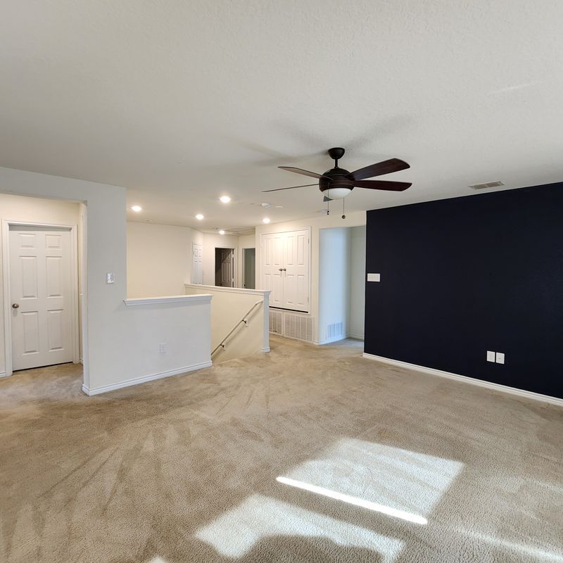 Building Photo - 330 Anchor