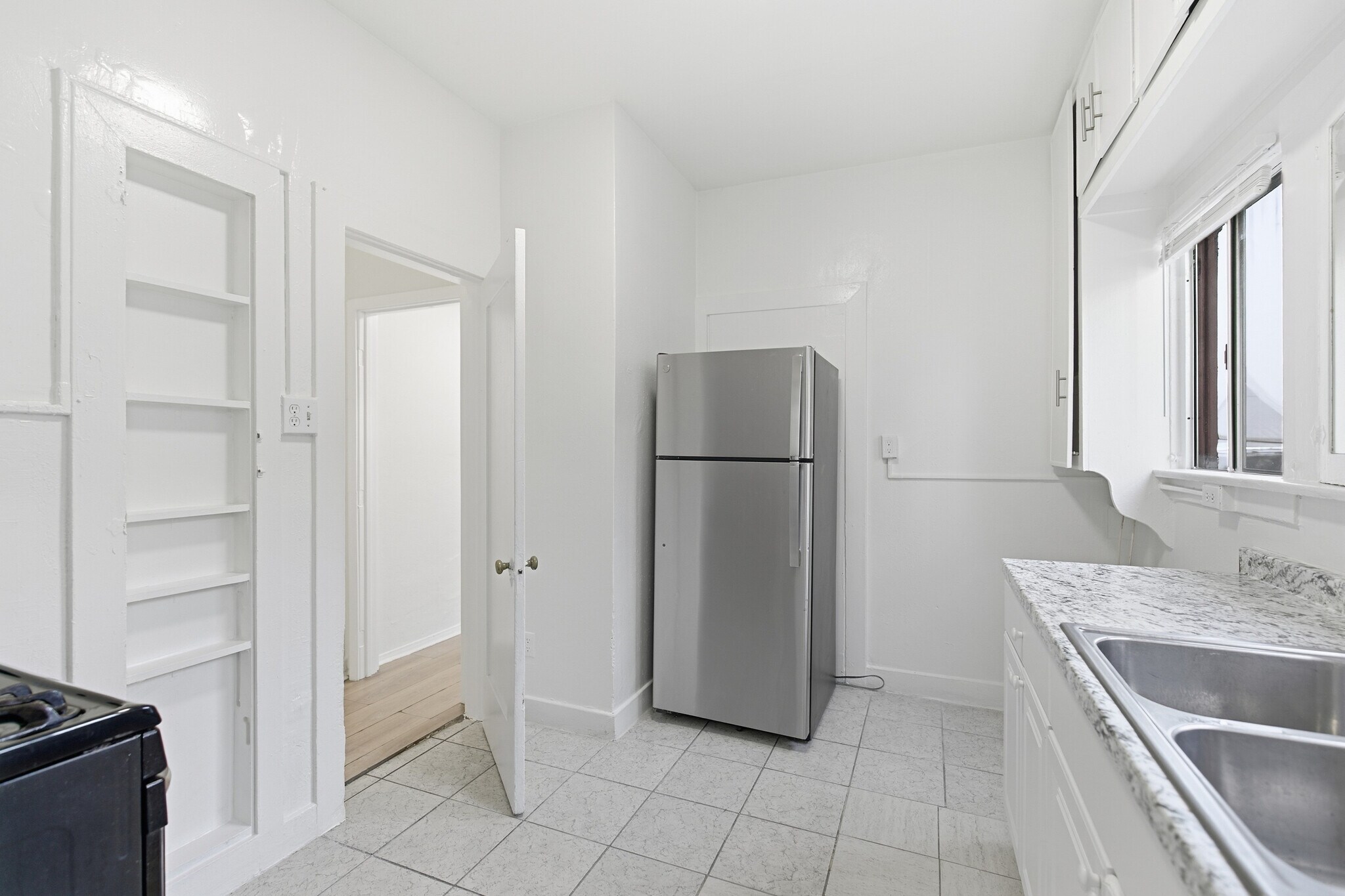 Building Photo - 1526 E 52nd St