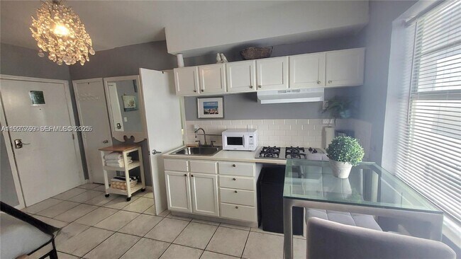 Building Photo - 335 Ocean Dr