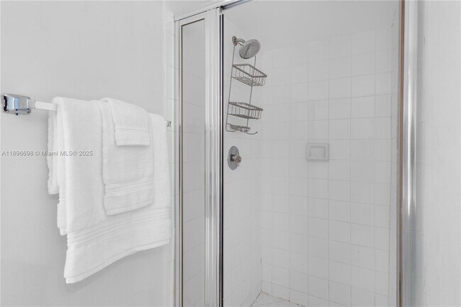 Building Photo - 1621 Bay Rd