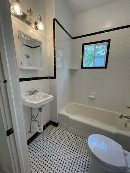 Building Photo - 456 Morton Ave