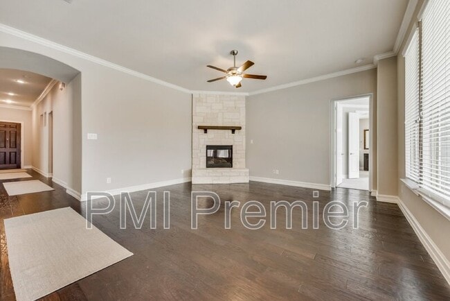 Building Photo - 2818 Balmoral Dr