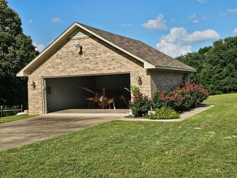 Building Photo - 1316 Brown Rd
