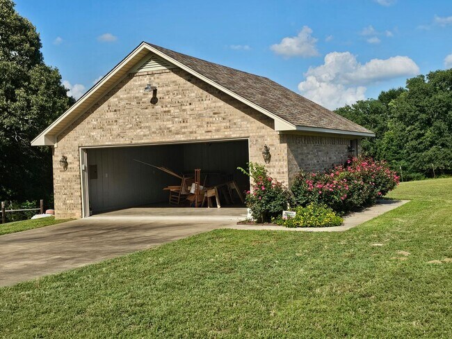 Building Photo - 1316 Brown Rd