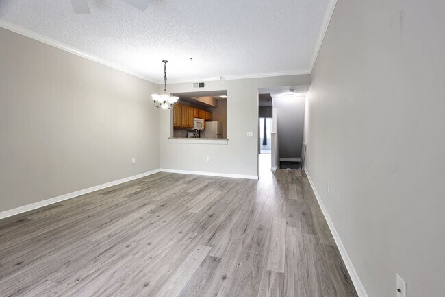Building Photo - 5700 Bentgrass Dr
