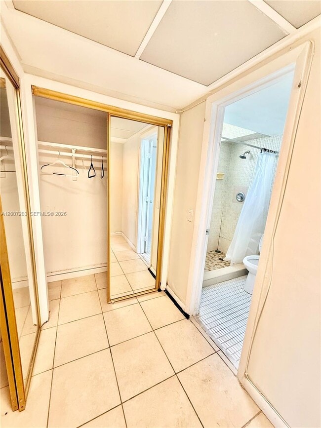 Building Photo - 1591 NE Miami Gardens Dr