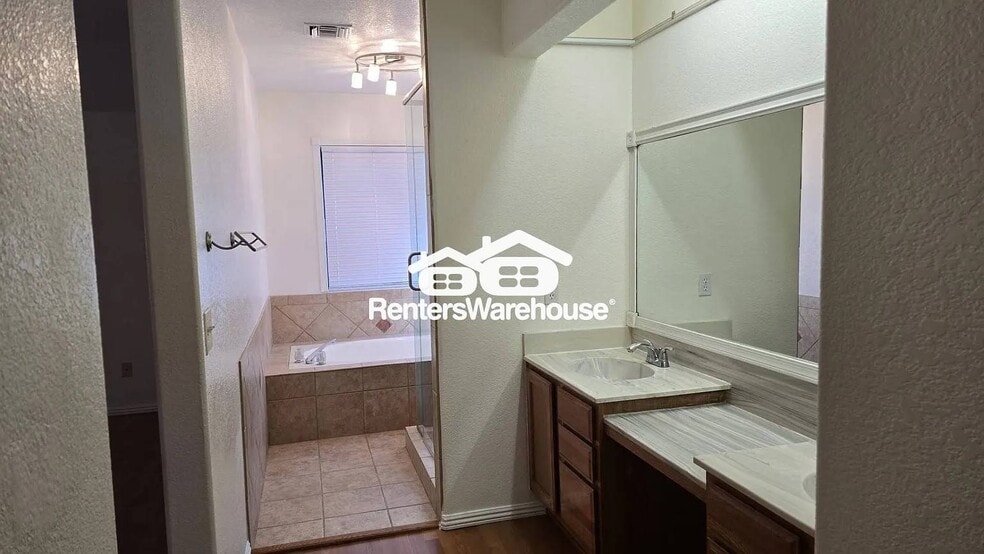 Building Photo - 8181 N Brookshire Ct